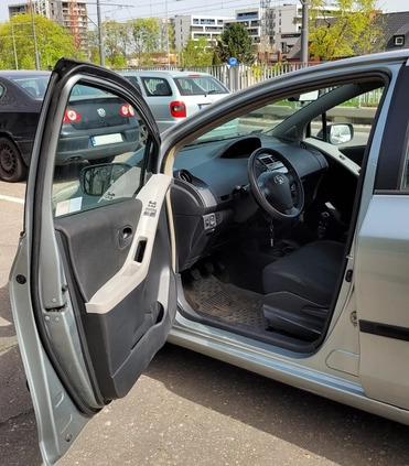 Toyota Yaris cena 13000 przebieg: 235000, rok produkcji 2009 z Poznań małe 211
